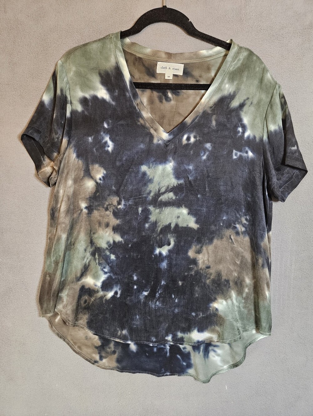 Athropologie Cloth & Stone Women Medium Forest Tye Dye Shirt Vneck Short Sleeve